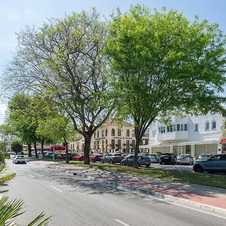 Great 3 Bedroom With Terrace In Golden Mile Apartmán