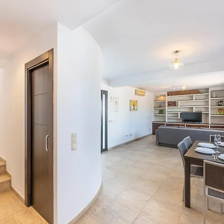 Great 3 Bedroom With Terrace In Golden Mile Apartmán *