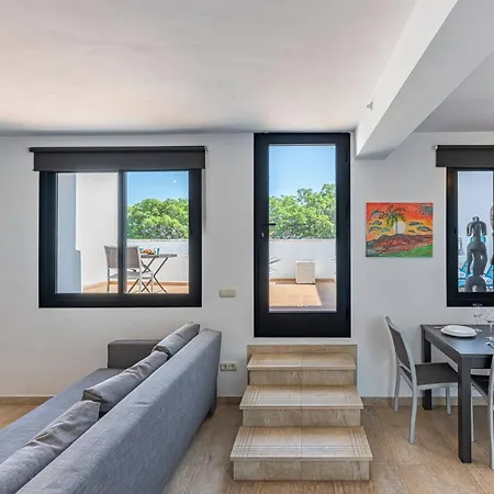 Great 3 Bedroom With Terrace In Golden Mile Marbella