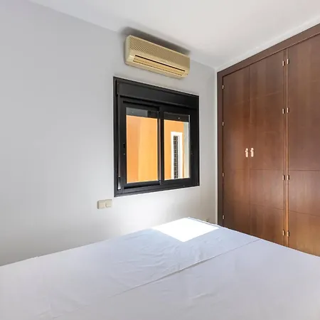 Great 3 Bedroom With Terrace In Golden Mile Marbella