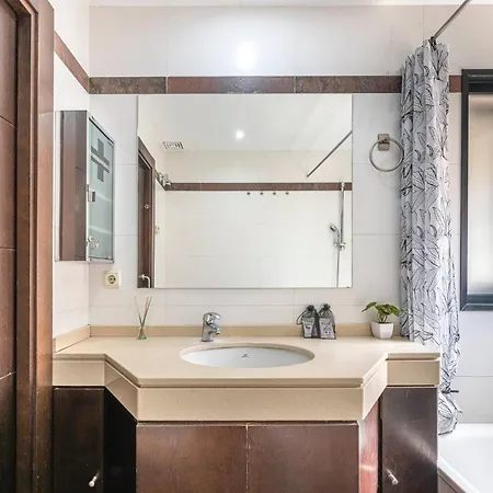 Great 3 Bedroom With Terrace In Golden Mile * Marbella