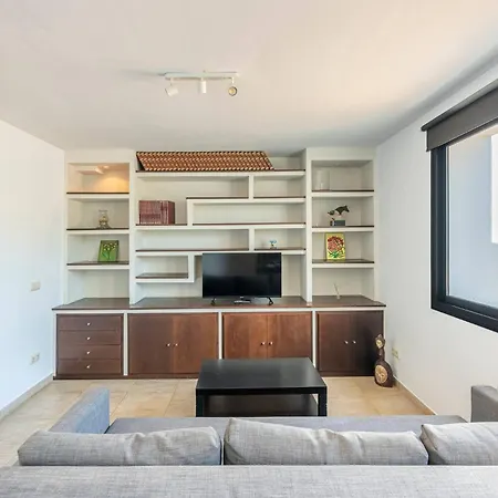 Great 3 Bedroom With Terrace In Golden Mile Apartment