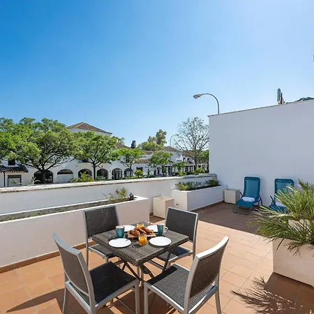 Great 3 Bedroom With Terrace In Golden Mile Marbella