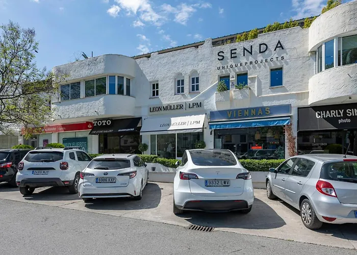 Great 3 Bedroom With Terrace In Golden Mile * Marbella