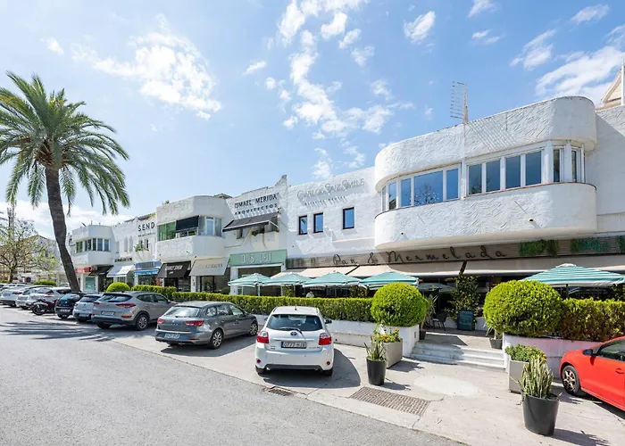 Great 3 Bedroom With Terrace In Golden Mile Apartment