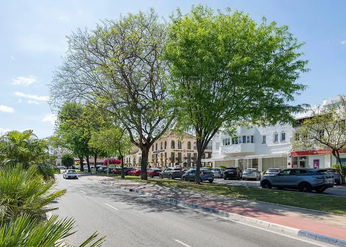 Great 3 Bedroom With Terrace In Golden Mile Apartment