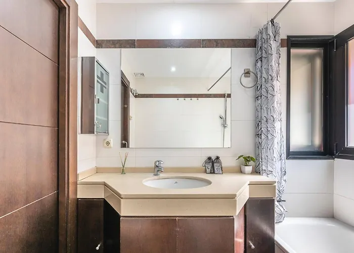 Great 3 Bedroom With Terrace In Golden Mile * ماربيا