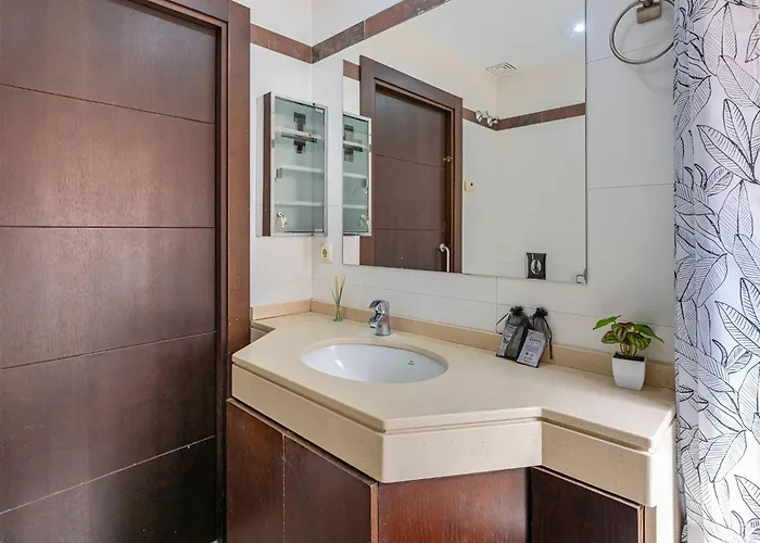 Great 3 Bedroom With Terrace In Golden Mile شقة ماربيا