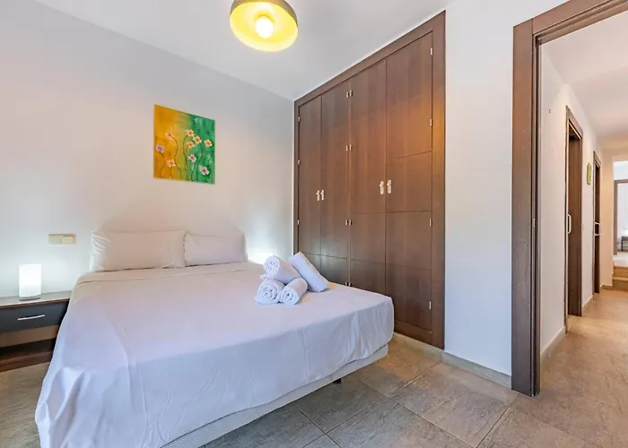 Great 3 Bedroom With Terrace In Golden Mile * ماربيا