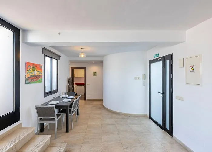 Great 3 Bedroom With Terrace In Golden Mile