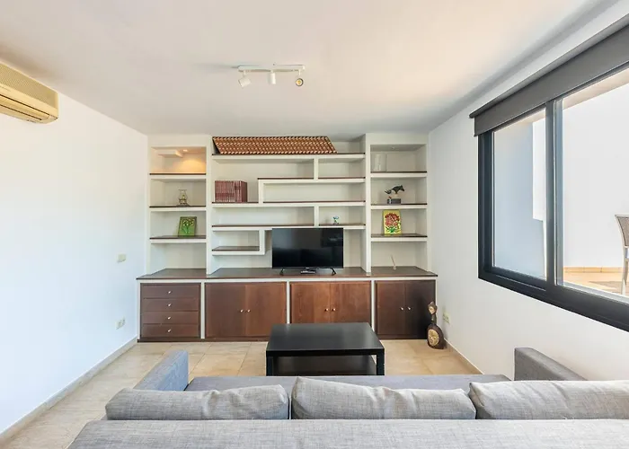 Great 3 Bedroom With Terrace In Golden Mile Apartment