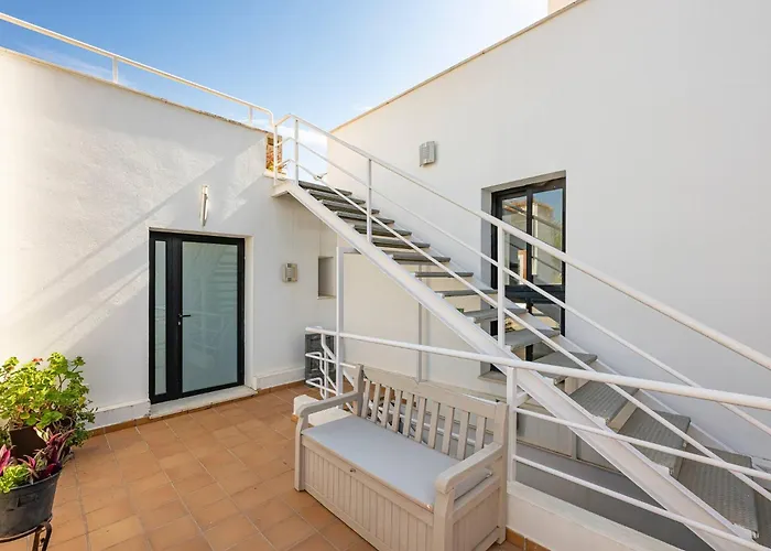 Great 3 Bedroom With Terrace In Golden Mile شقة *