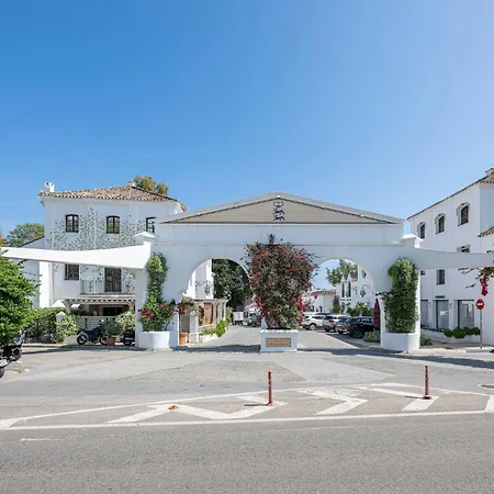 Great 3 Bedroom With Terrace In Golden Mile Lejlighed